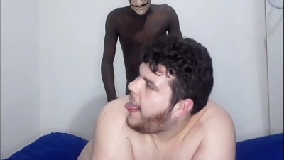 Dois Negões Dotados Fodem Gordo: Maloka Tava Fumando na Praça e Levei Pra Casa / Estoquista Dotado do Mercado Entrega Leite Na Casa Do Cliente Gordinho (DOBRADINHA COMPLETO)