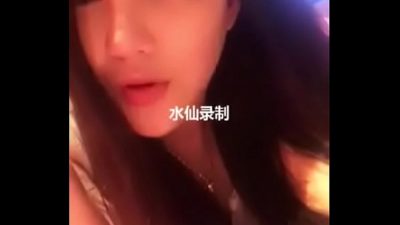 美女网红宾馆直播露奶子，全程对白清晰