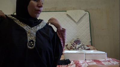 beurette algérienne veut coucher avec des immigrés africains à Marseille