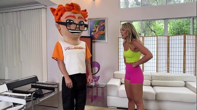 Blonde Bombshell Savvy Suxx Gets Cardio-Kinky on PornDude’s Personal Pole!