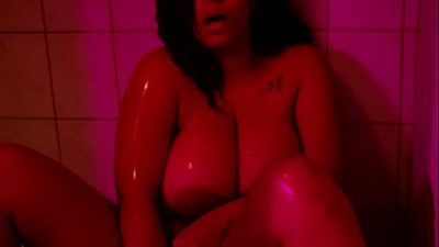 Ebony babe masturbates in the dark