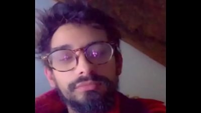 Já contei carneiros, Grammy’s da Beyoncé, mentiras do bozonaro e já vou pra 3° noite em claro… Será que levar um ma…