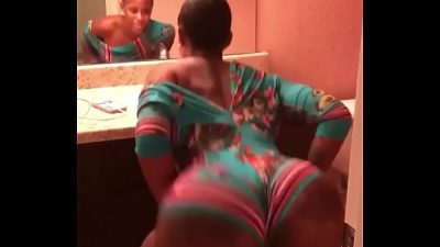 Massive butt ebony twerking