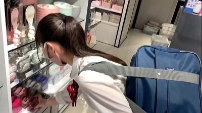 ハメ撮り　すべすべお肌のぴちぴちJKとセックス。おじさんと年の差も身長差もあるセックスがエロい。美乳 中出し 個人撮影 美女 フェラチオ 潮吹き パイパン 生ハメ　https://bit.ly/3IjIUX0