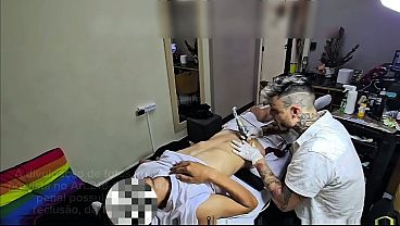Comi o casal safado depois de tatuar um deles