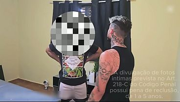 O nerd do apartamento ao lado derreteu na massagem e pediu mais